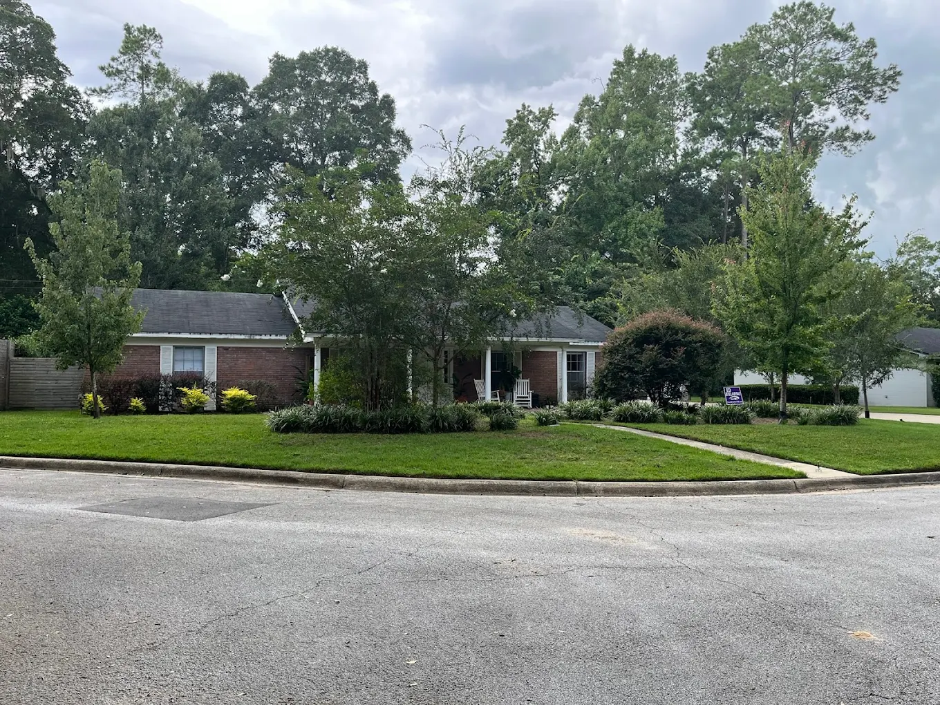 Freshly mowed and edged lawn — Gainesville, FL